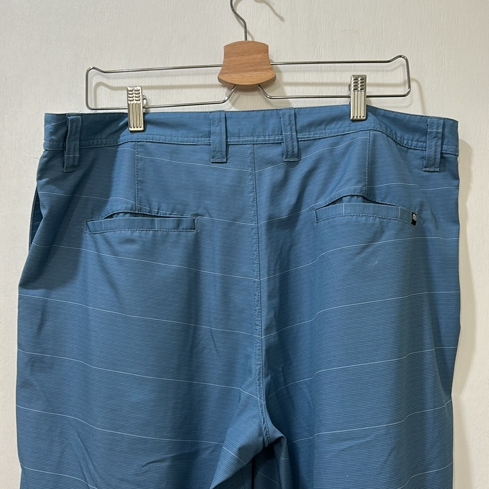 TRAVIS MATHEW MEN CASUAL BLUE PLAID SHORTS Sz 36 - Picture 4 of 9